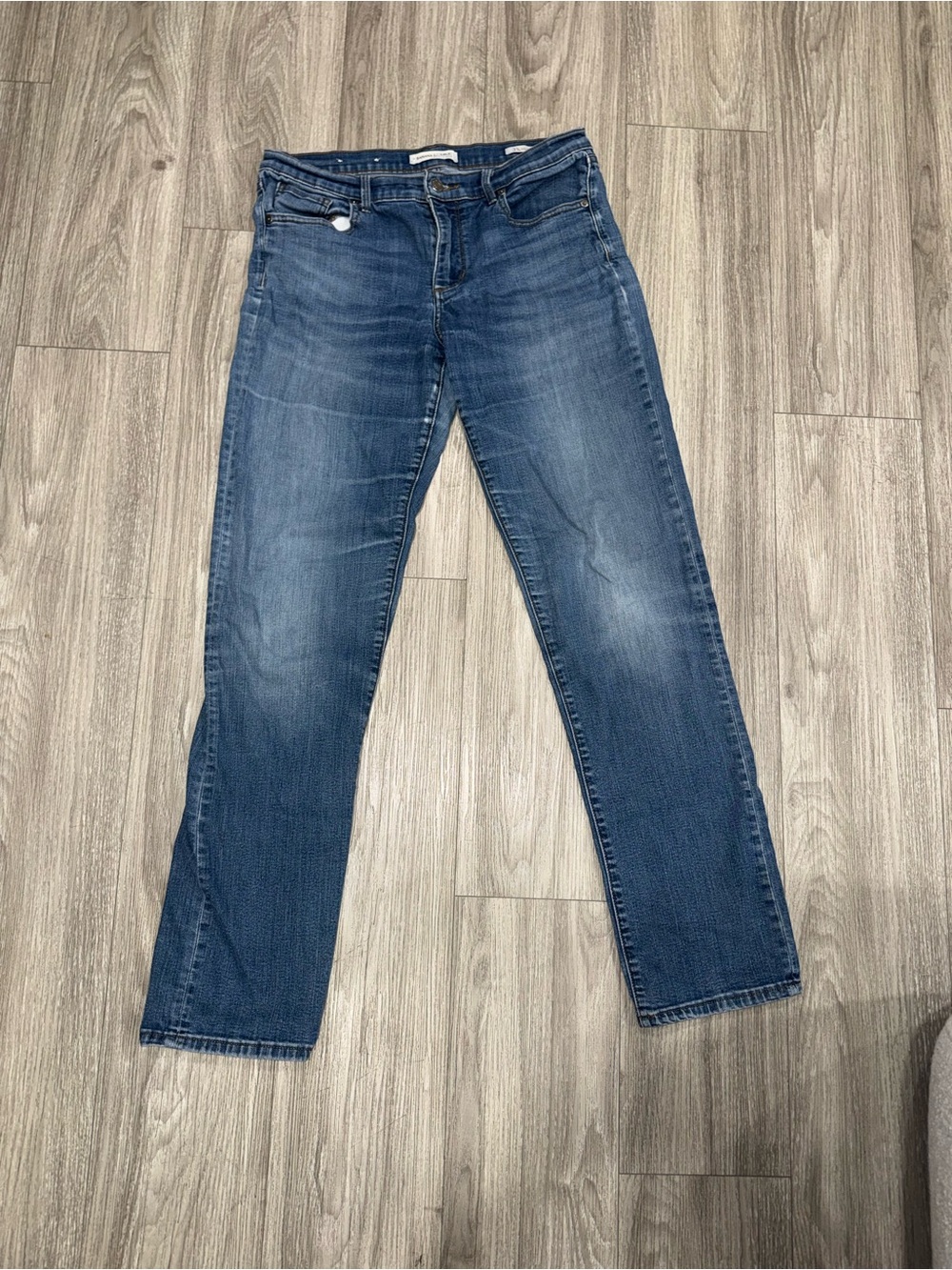 Banana Republic Men's Straight Jeans in Medium Blue Wash